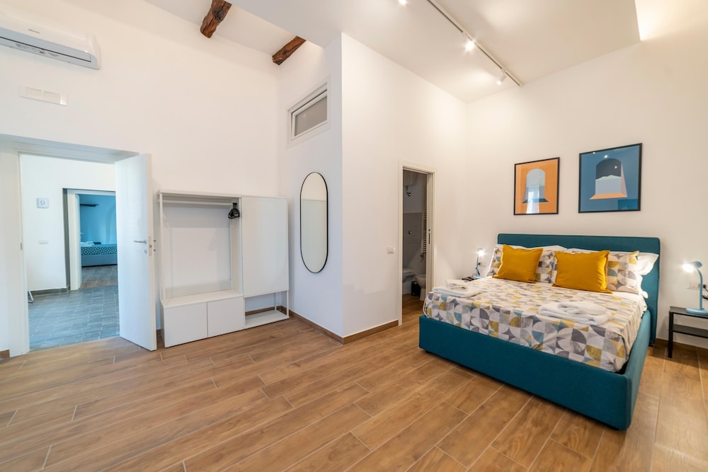 Il Vicoletto Maiorani 39 — 4-Star Luxury Hotel in Naples, Italy