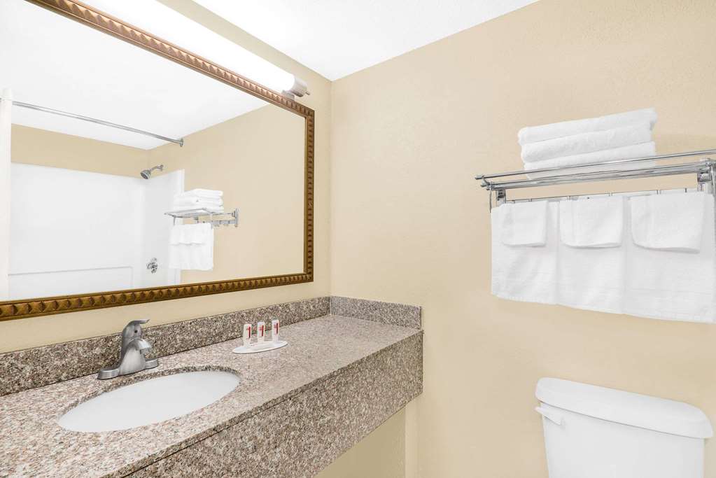 Travelodge by Wyndham Lima OH - photo 11