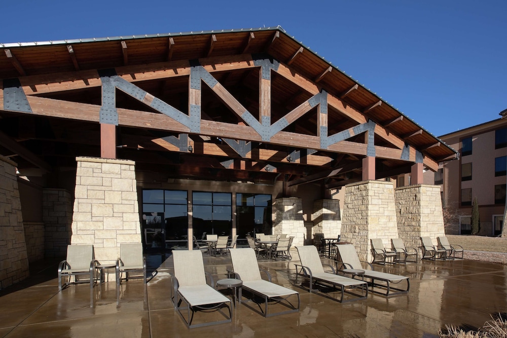 Hampton Inn & Suites I 35 Mulvane - photo 23