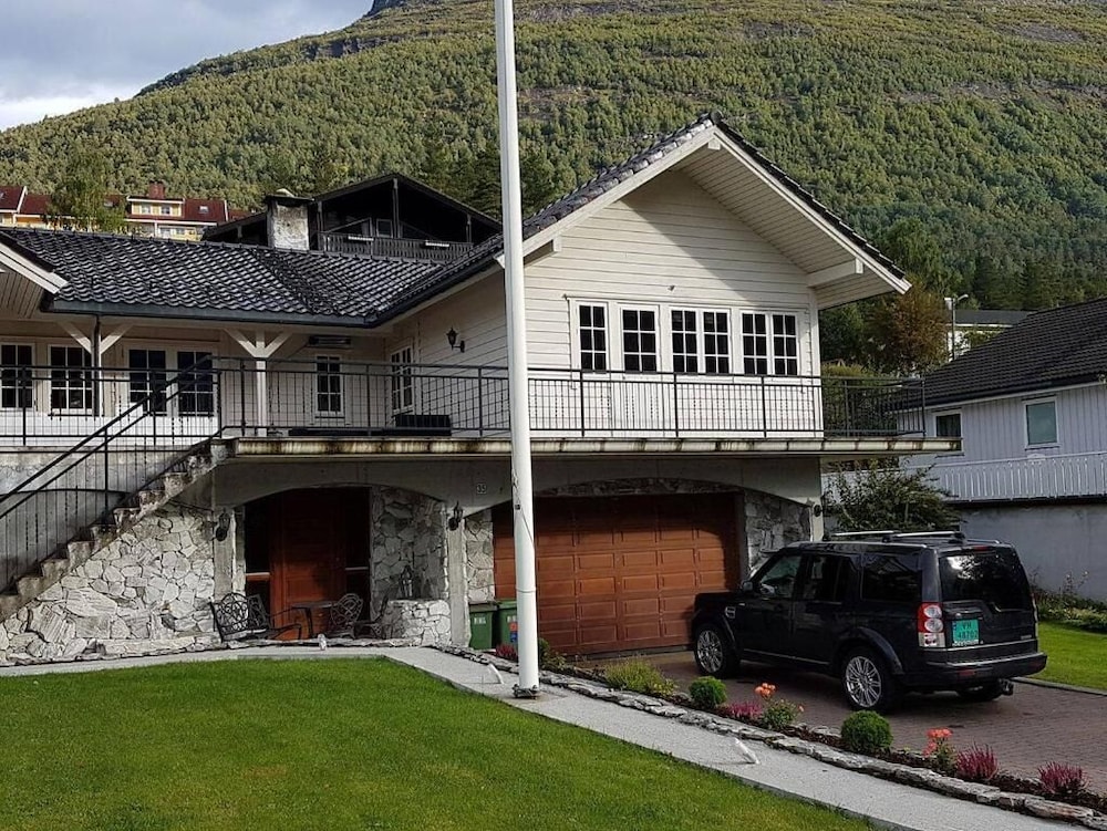 Aarnes House Stryn — 4-Star Luxury Hotel in Stryn, Norway