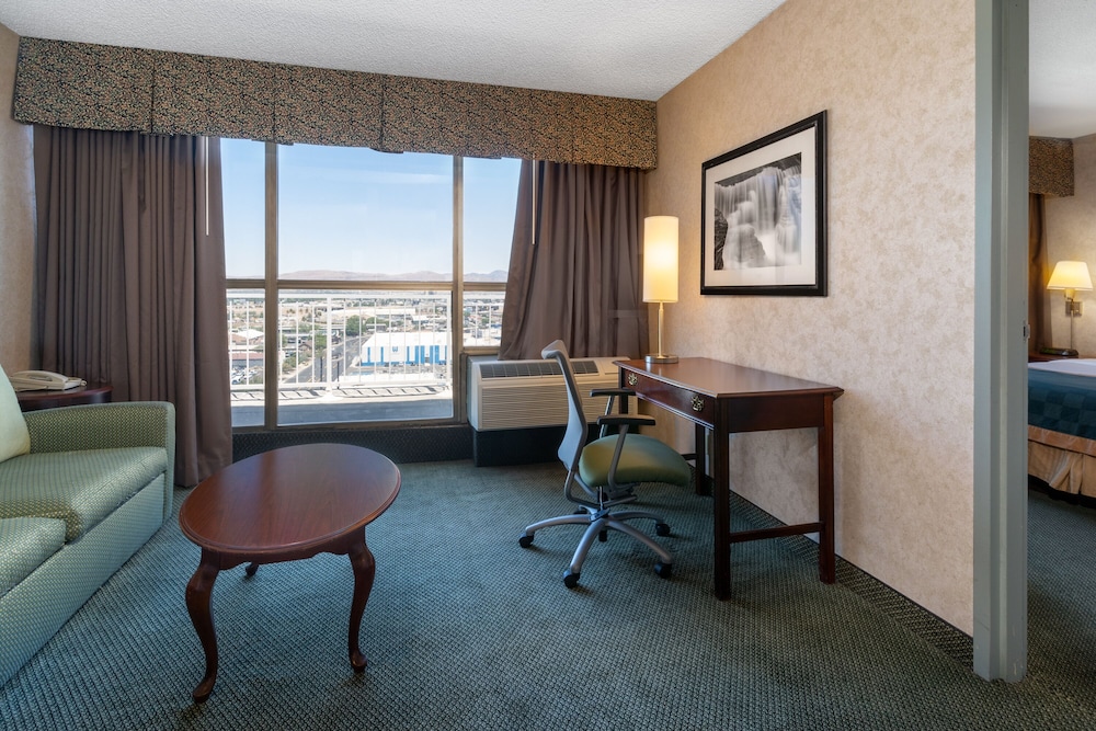 Ramada by Wyndham Reno Hotel and Casino - photo 11