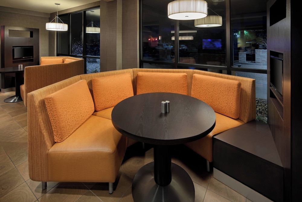 Courtyard by Marriott Grand Rapids Airport - photo 23