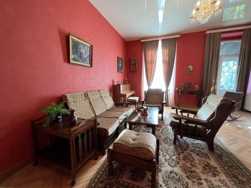 Lola Apartments