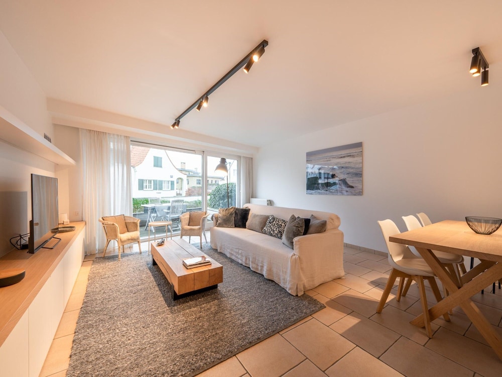 Apartment near Albert Beach with Terrace — 4-Star Luxury Hotel in Knokke-Heist, Belgium