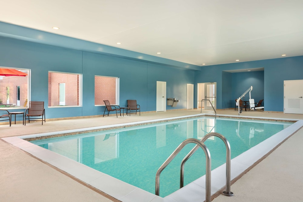 Hampton Inn St. Louis Columbia - photo 20