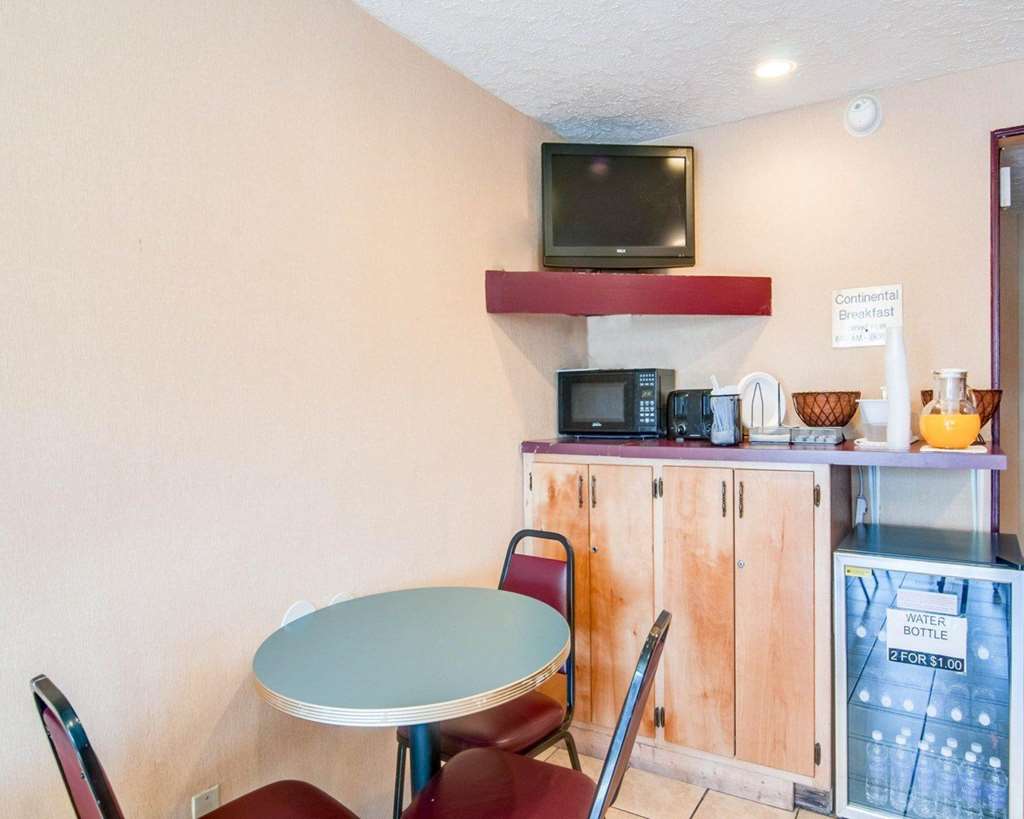 Econo Lodge Galax VA - photo 24