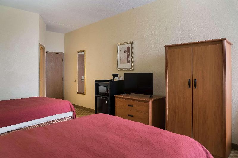 Quality Inn & Suites - photo 20
