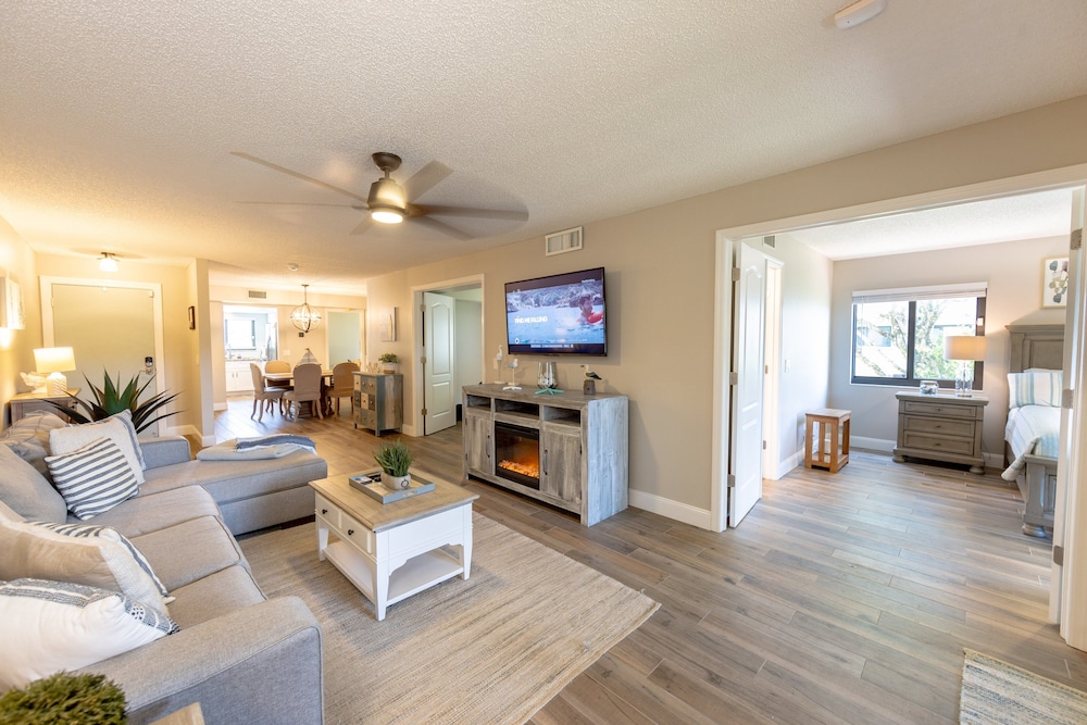 Sea Woods Condo 169 — 4-Star Luxury Hotel in New Smyrna Beach, United States