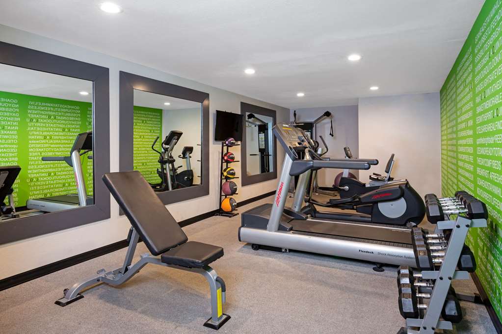 La Quinta Inn & Suites by Wyndham Las Vegas Nellis - photo 7