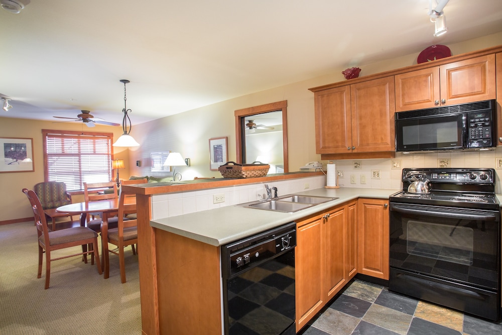 1205A One Bedroom Standard Eagle Springs West 1 Hotel Room by RedAwning - photo 5