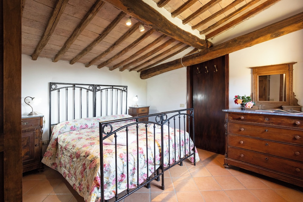 Borgo Villa Certano Case Vacanza in Toscana — 4-Star Luxury Hotel in Siena, Italy