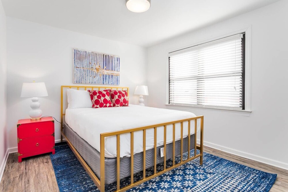 8 Bedrooms Comprised of 4 2BR Suites by Domio - photo 23