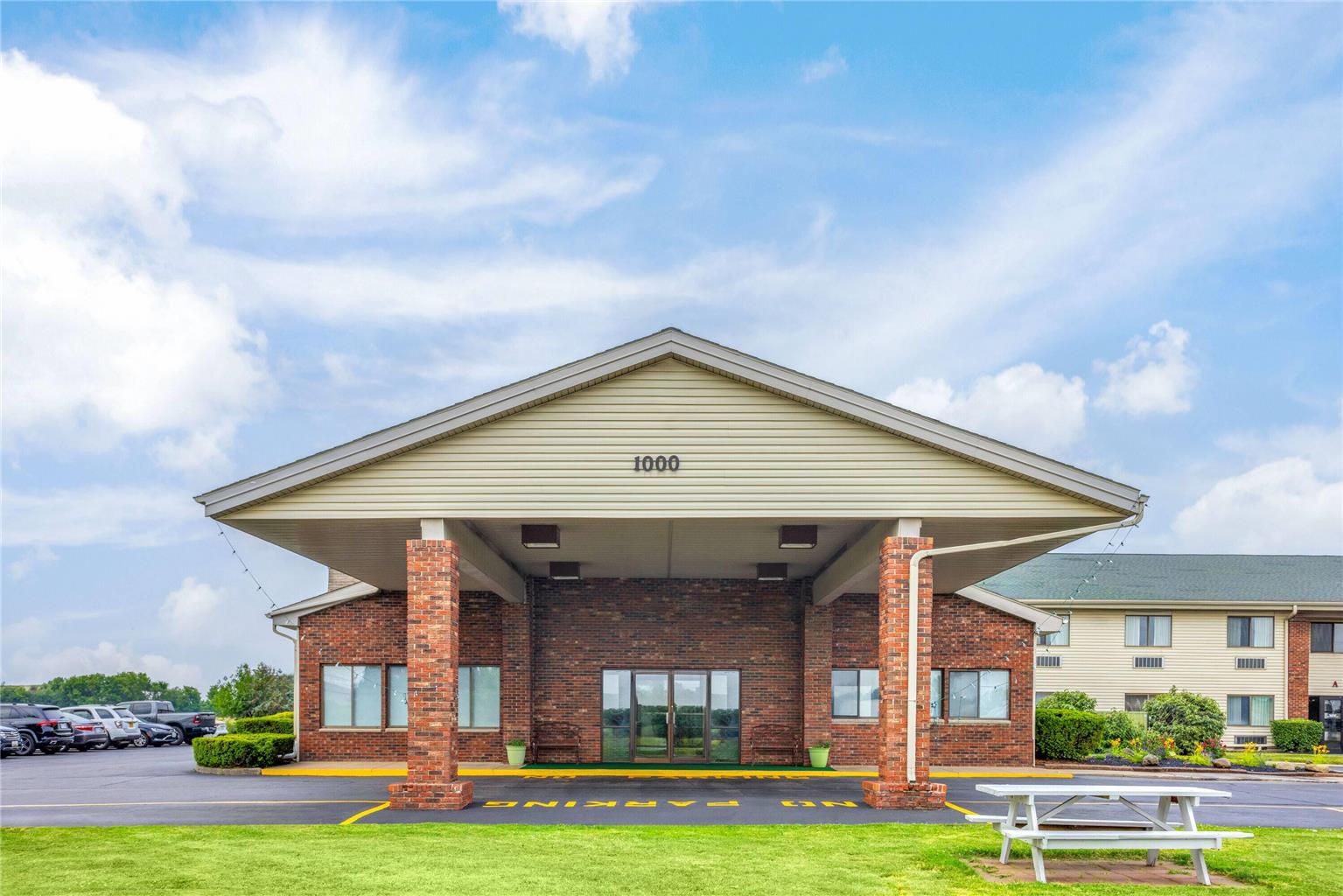Super 8 by Wyndham Henrietta Rochester Area — hotel in Henrietta