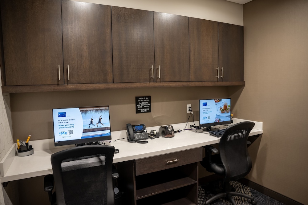 Hampton Inn & Suites Erie Bayfront - photo 50