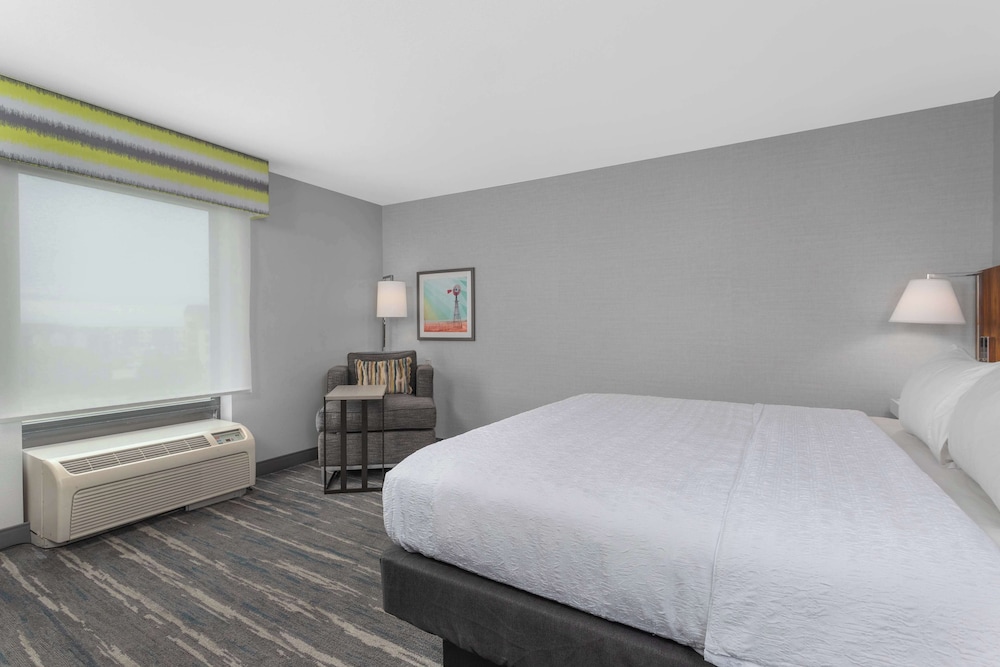 Hampton Inn & Suites Lincoln Northeast I 80 - photo 15