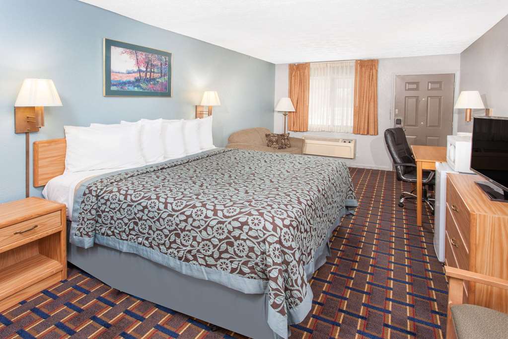 Days Inn by Wyndham Farmer City - photo 10