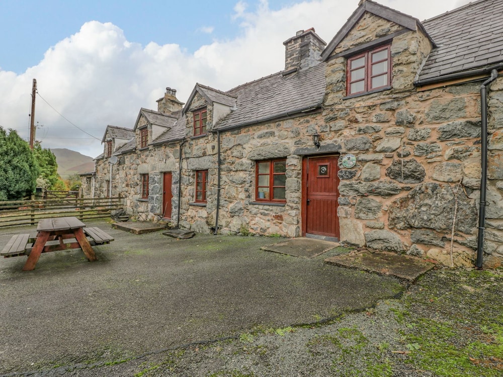 Ysgubor - carbon neutral hotel in Machynlleth