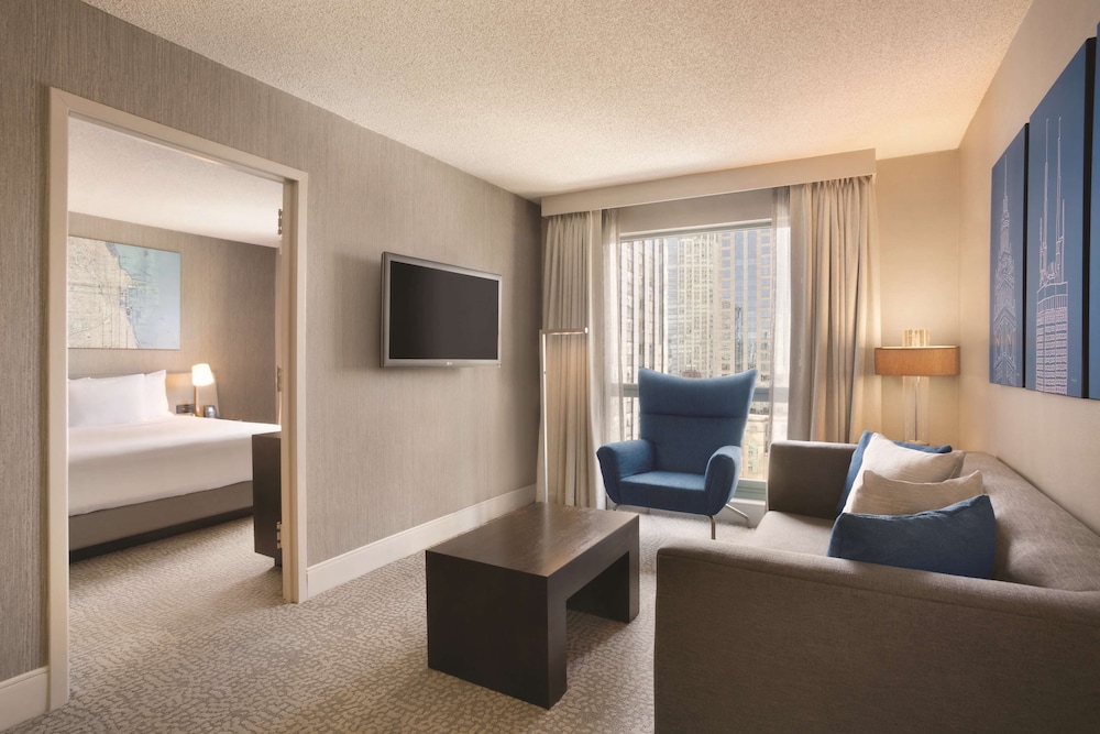 Hilton Chicago Magnificent Mile Suites - photo 17