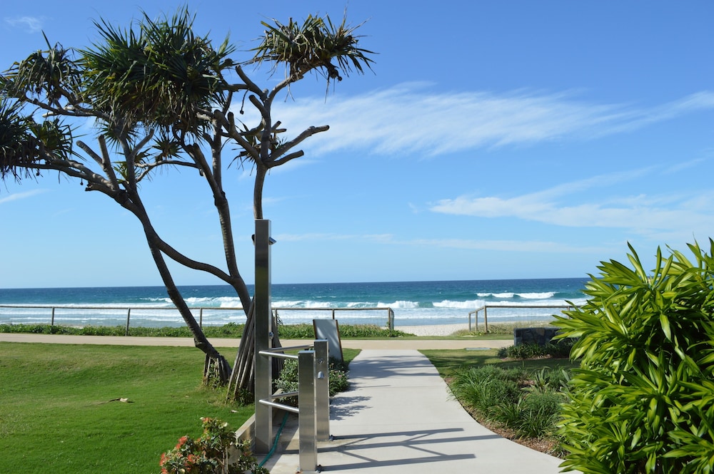 Sanctuary Beach Resort — 4-Star Luxury Hotel in Gold Coast, Australia