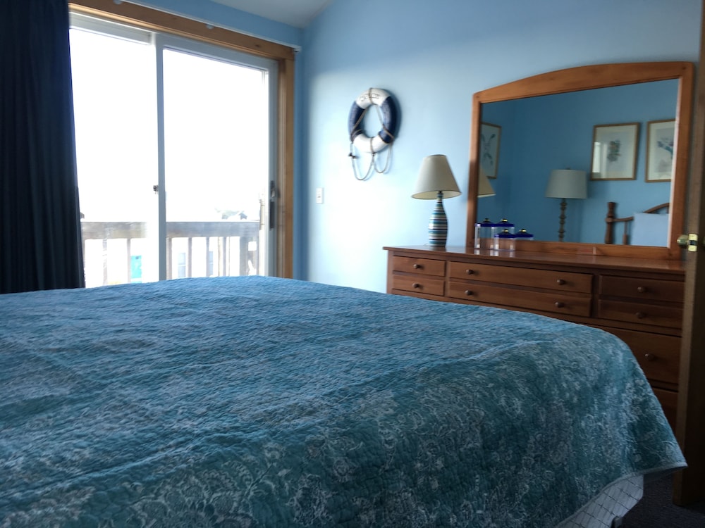 East Harbour Motel and Cottages - photo 10