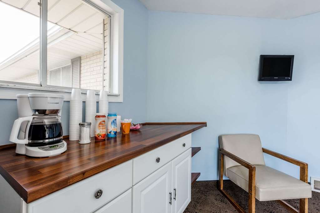 Knights Inn Pine Grove - photo 14