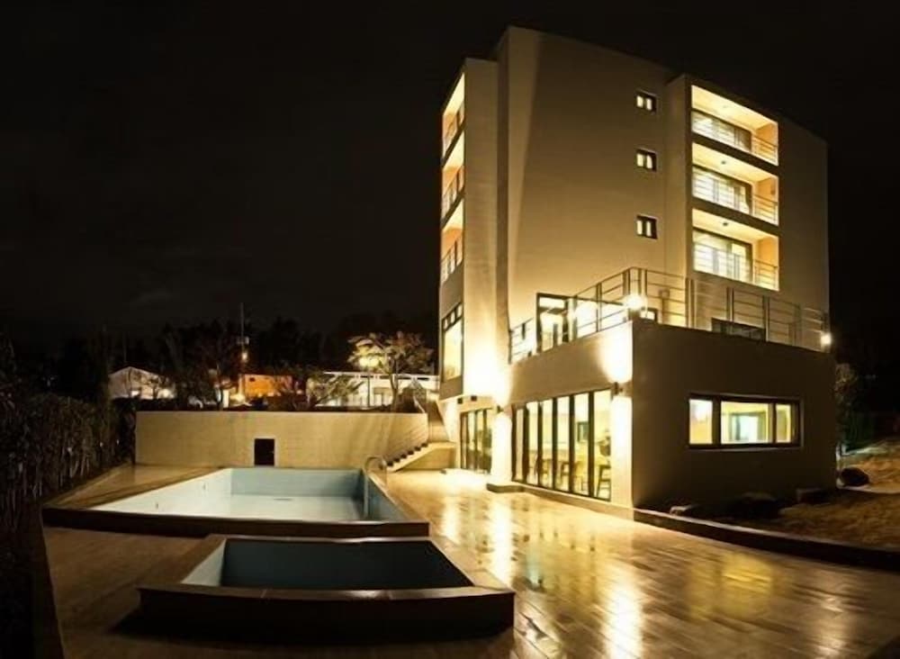 Suave Hotel — hotel in Seogwipo