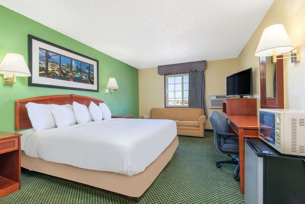 Days Inn by Wyndham Great Bend - photo 8