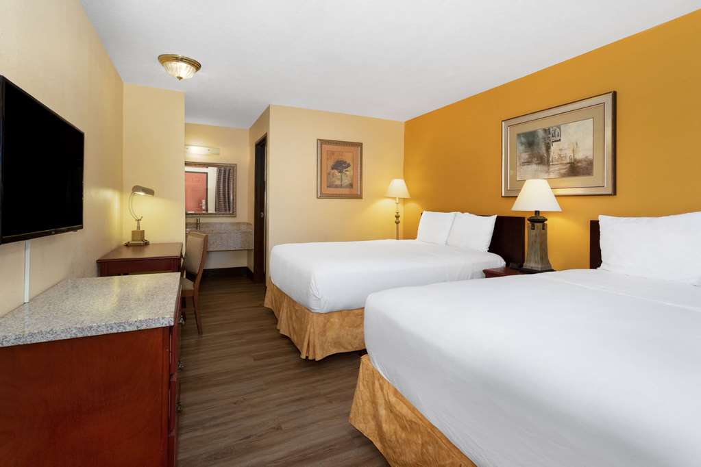 Travelodge by Wyndham Albuquerque East - photo 28