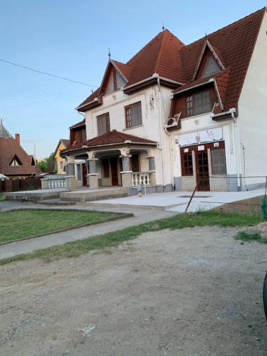 Fészek apartmanok — 4-Star Luxury Hotel in Tiszafured, Hungary