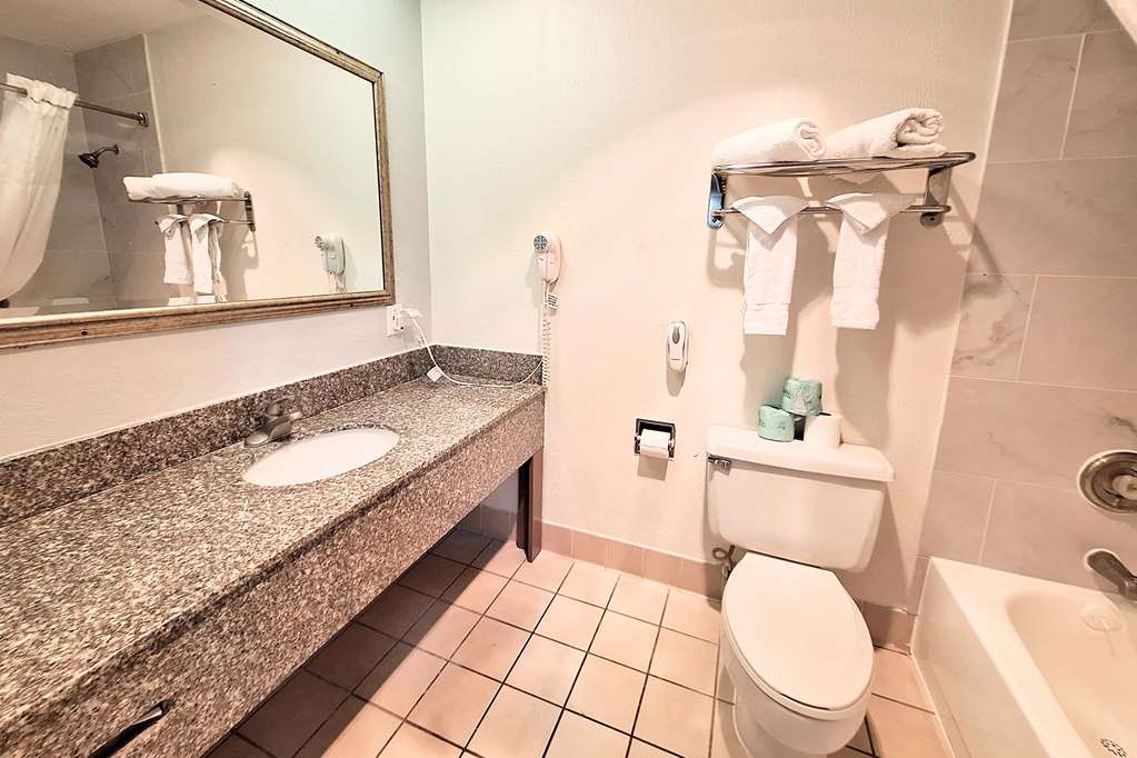 Travelodge by Wyndham Indianapolis Speedway - photo 33