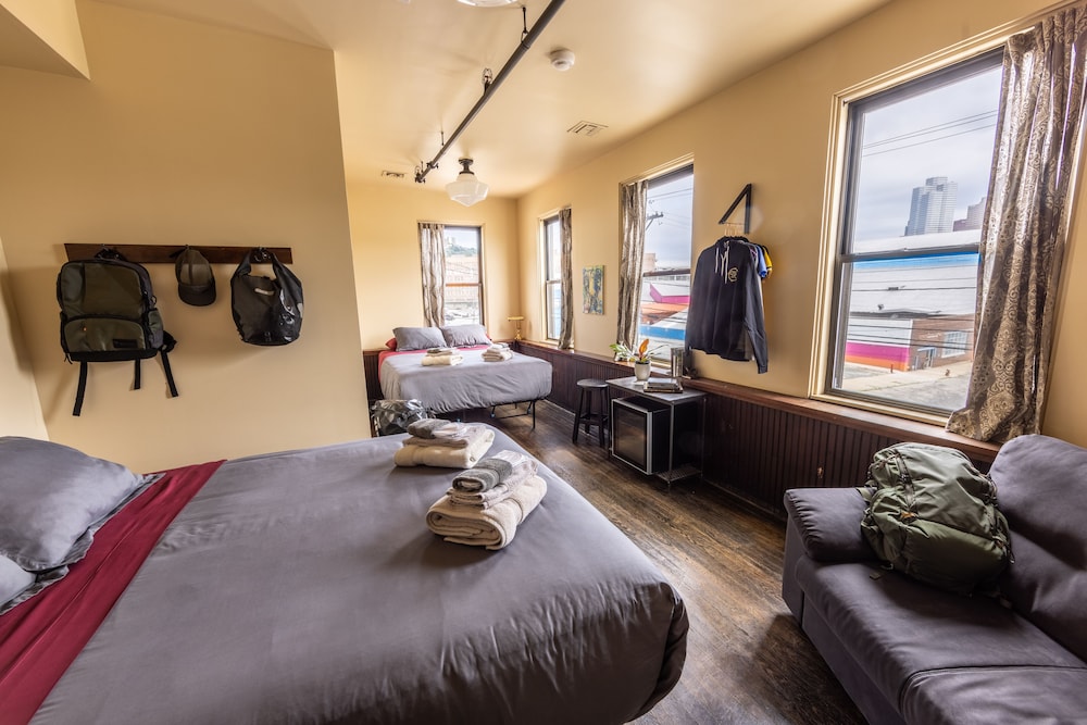 Traveler's Rest Hotel - photo 18
