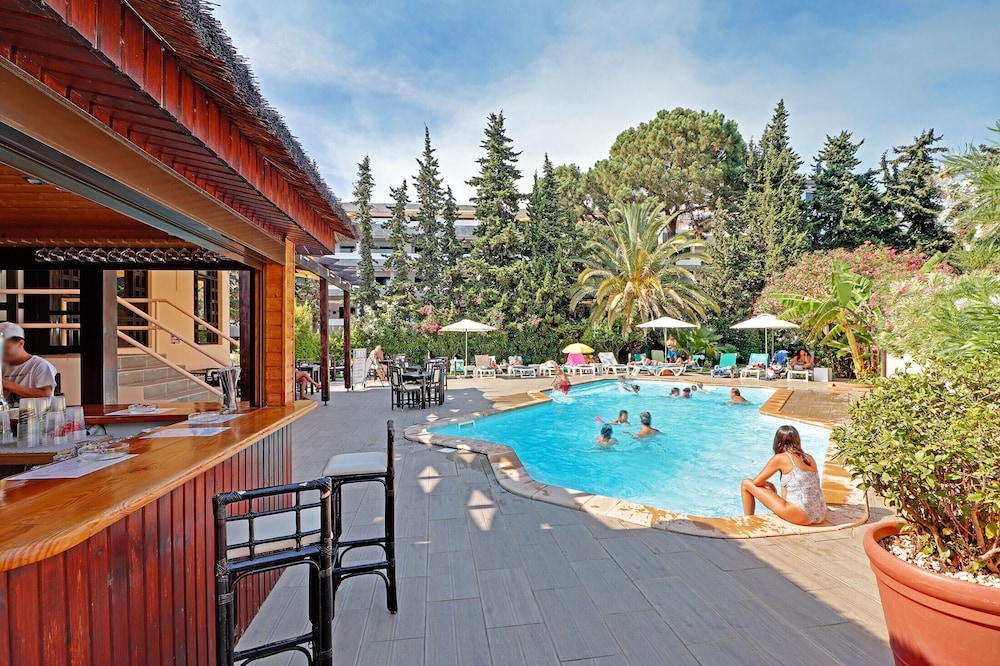 Albufeira Typical with Pool by Homing in Albufeira, Portugal