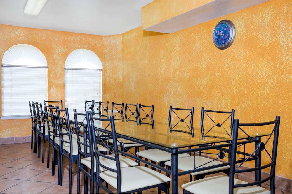 Days Inn by Wyndham San Antonio - photo 14