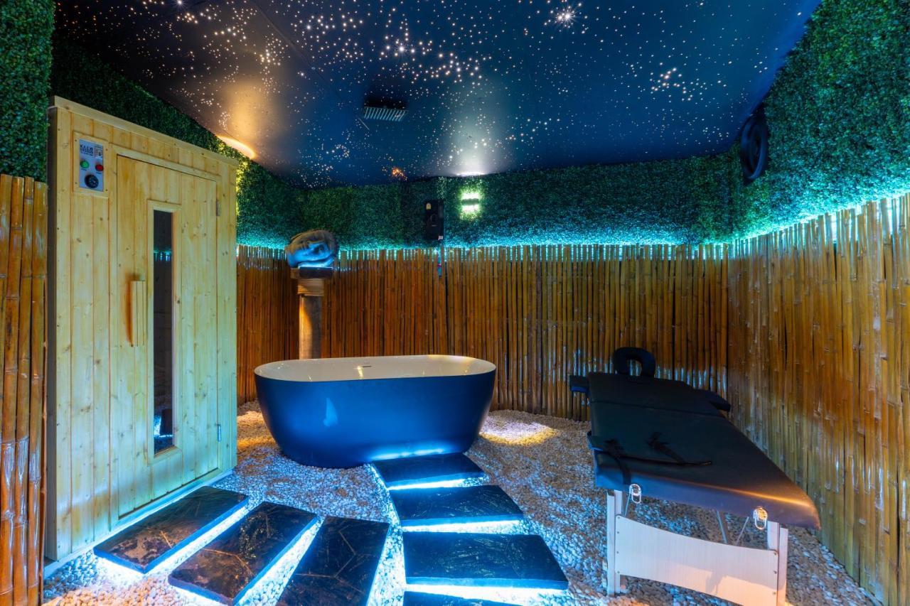 The Jungle Villa Khophai Pattaya Center 5 Bedroom — 4-Star Luxury Hotel in Pattaya, Thailand
