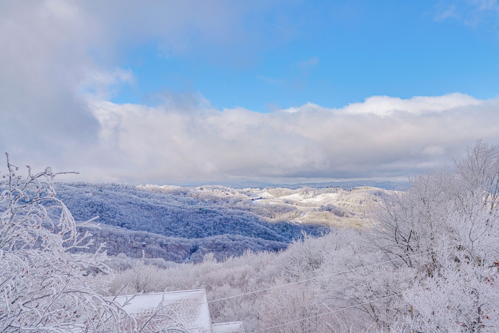 2 Mi to Ski Resort: Beech Mtn Home w Fire Pit - photo 36