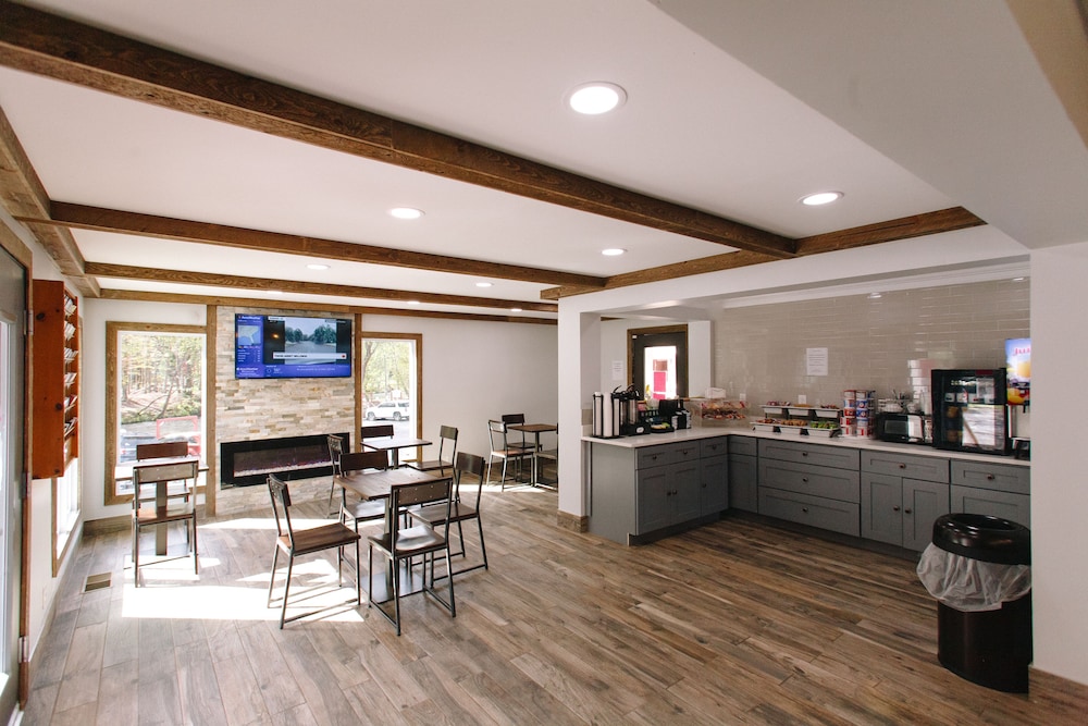 Riverbend Motel & Cabins - photo 4