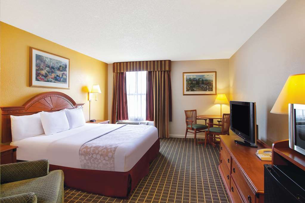 La Quinta Inn by Wyndham Orlando International Drive North - photo 30