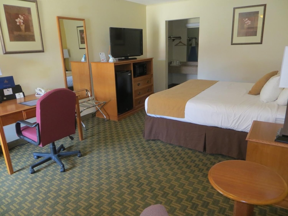 Red Coach Inn - photo 13