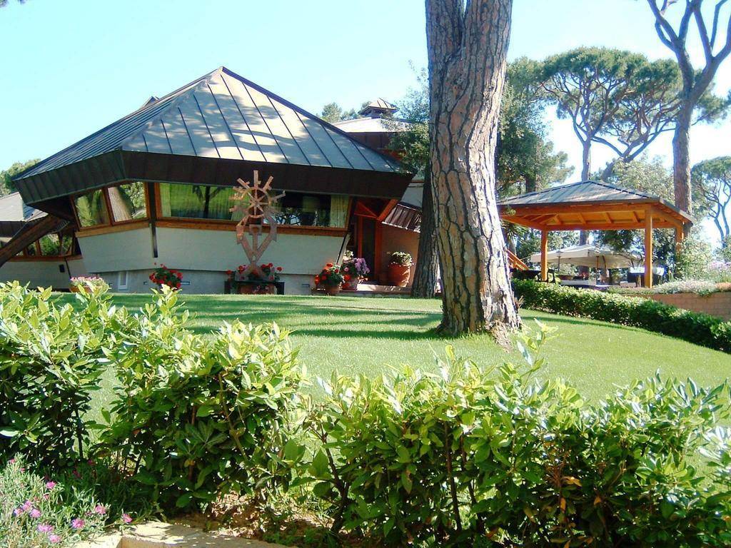 La Bussola Beach Hotel — 4-Star Luxury Hotel in Castiglione Della Pescaia, Italy