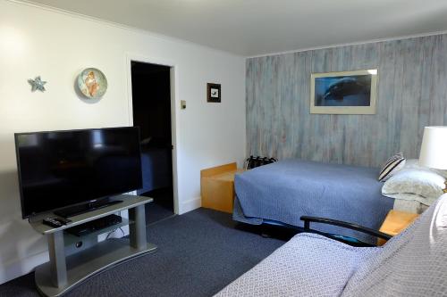 The Tides Inn - photo 18