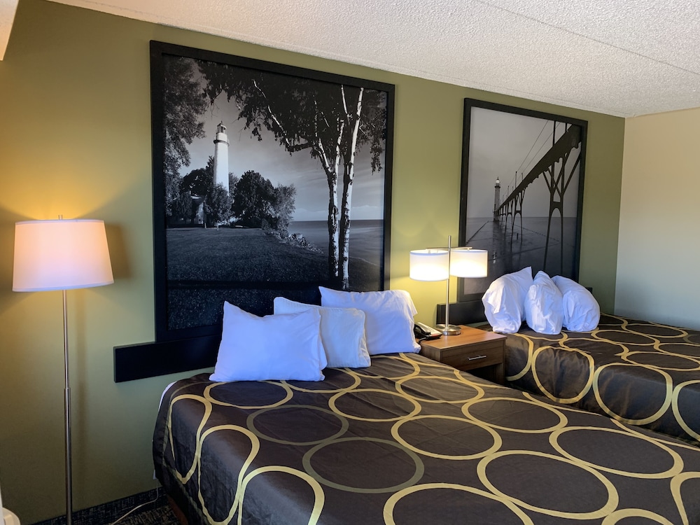 Super 8 by Wyndham Petoskey - photo 9