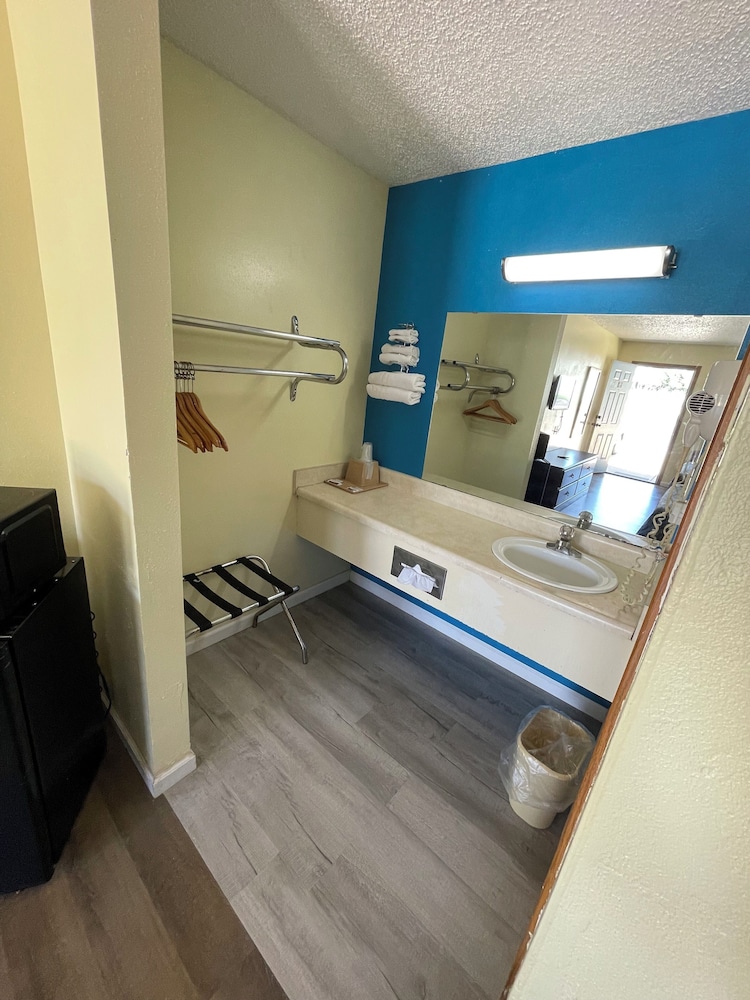 Executive Inn Of Mountain Home - photo 9
