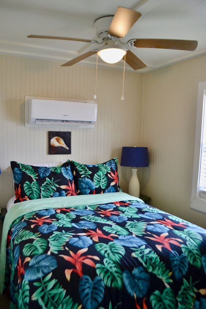 Blue Dolphin Inn and Cottages - photo 3