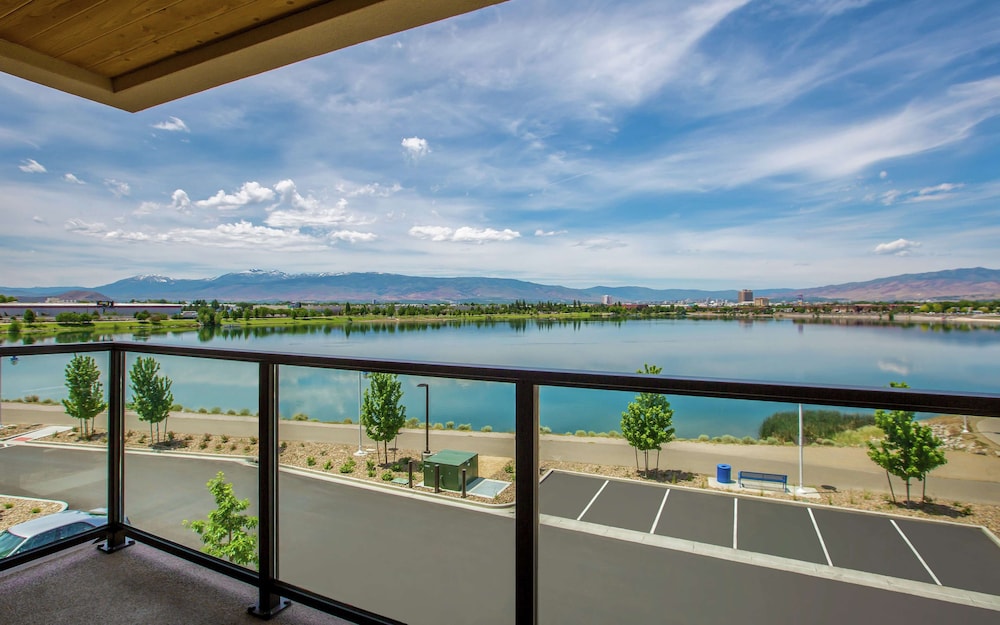Hampton Inn & Suites Reno Sparks - photo 18