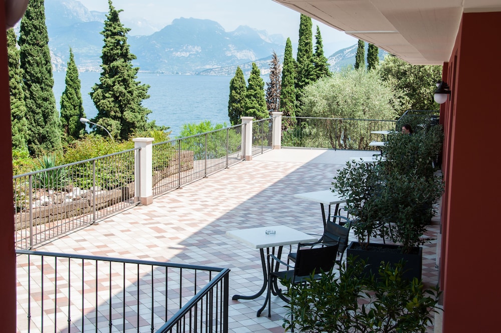 Hotel Oasi Beach in Malcesine, Italy