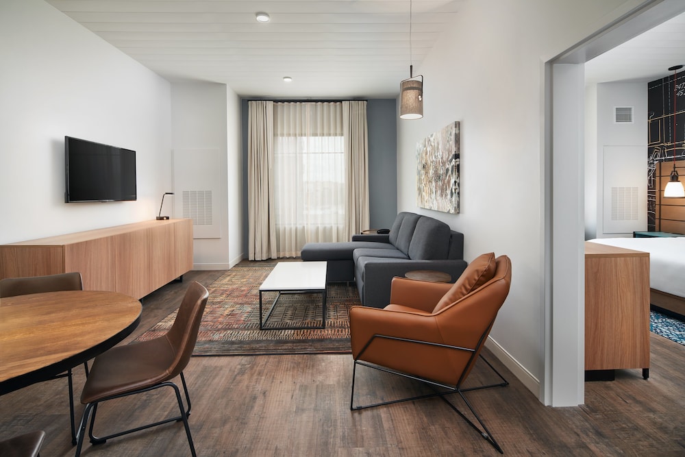 Hotel Indigo Tallahassee Collegetown by IHG - photo 23
