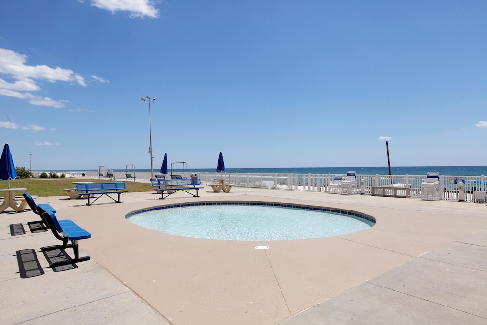 Regency Towers Beach Resort by Panhandle Getaways - photo 18