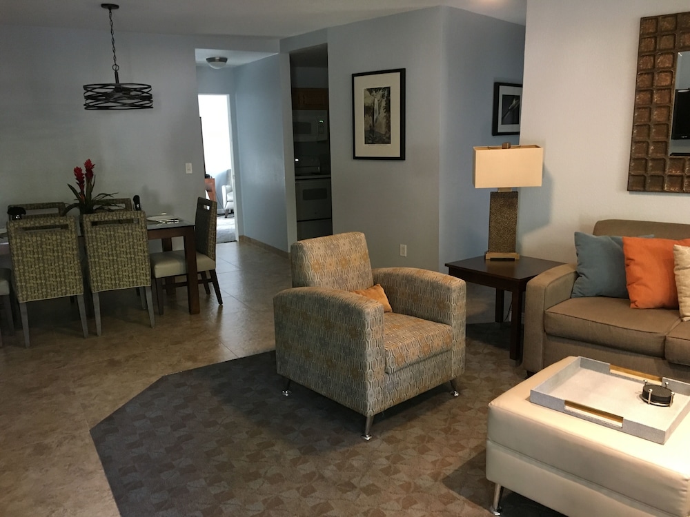 GetAways at Palm Springs Tennis Club - photo 17