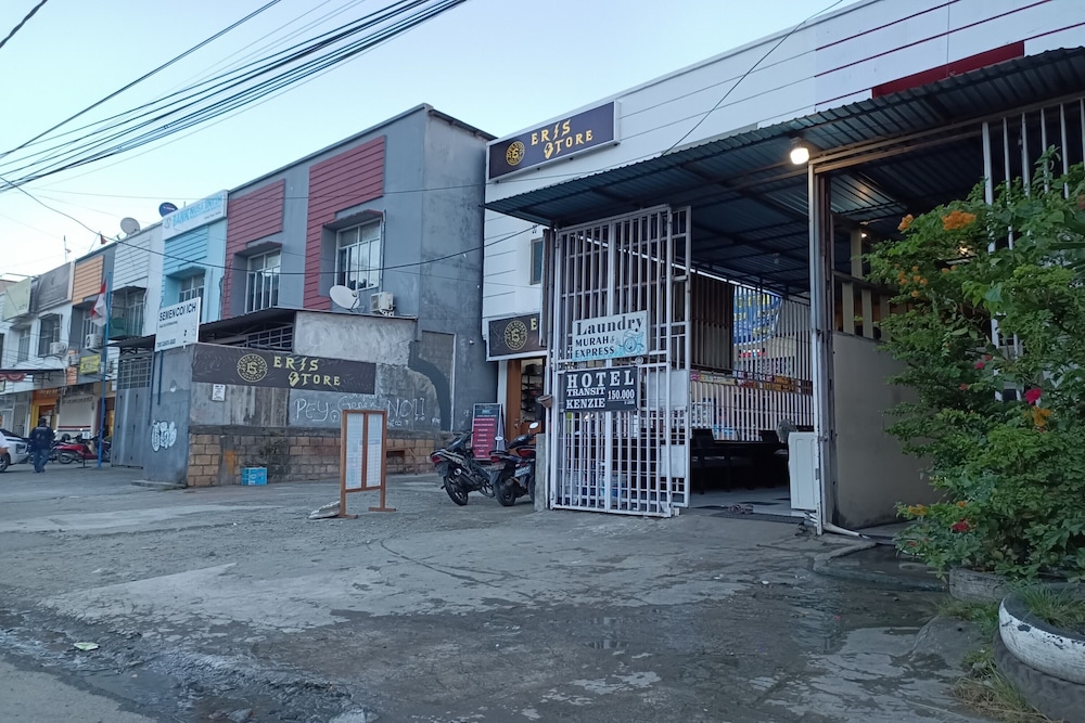 OYO 93485 Hotel Kenzie Sentani — hotel in Sentani