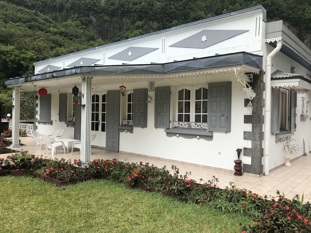 L'Escale Royale — 4-Star Luxury Hotel in Salazie, Réunion